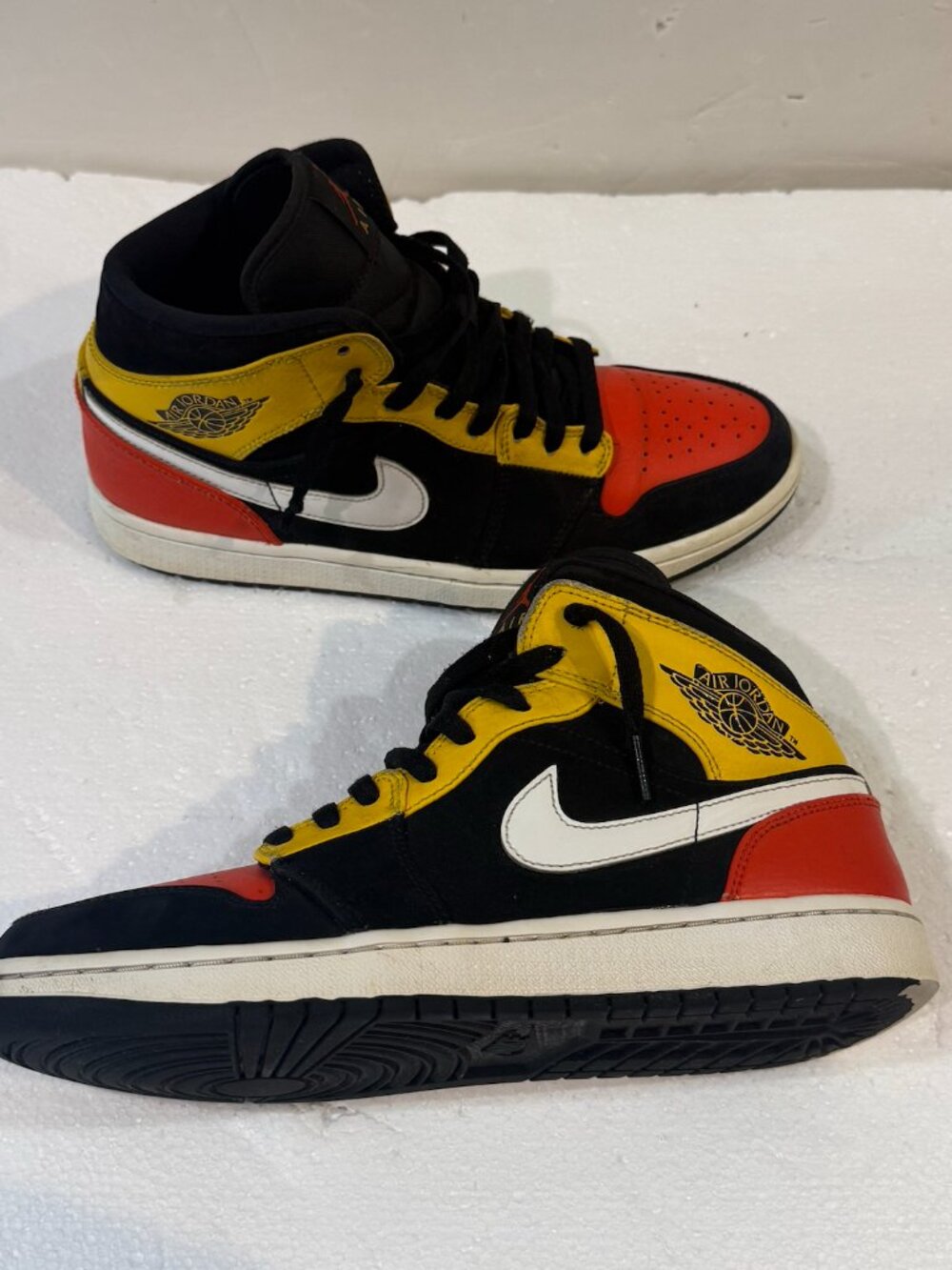 Nike Air Jordan 1 Mid Black Amarillo Orange Mens Size 9 Authenticated 852542-087